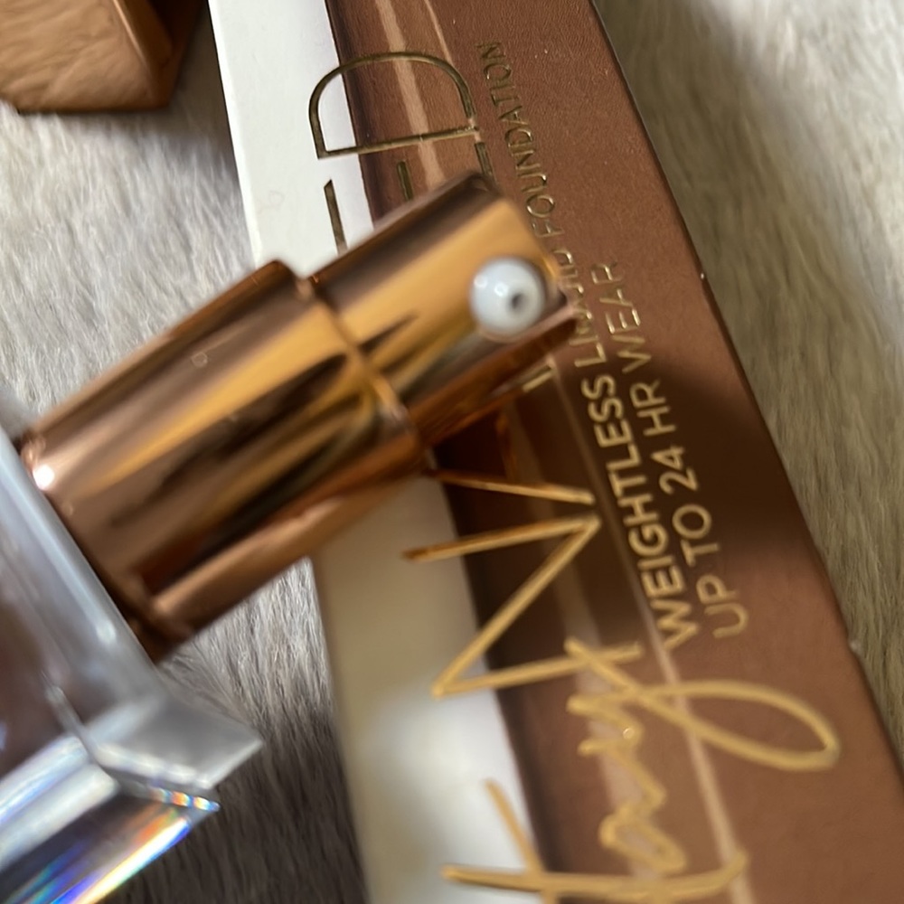 Urban Decay Stay Naked Weightless Foundation - Picture 3 of 3